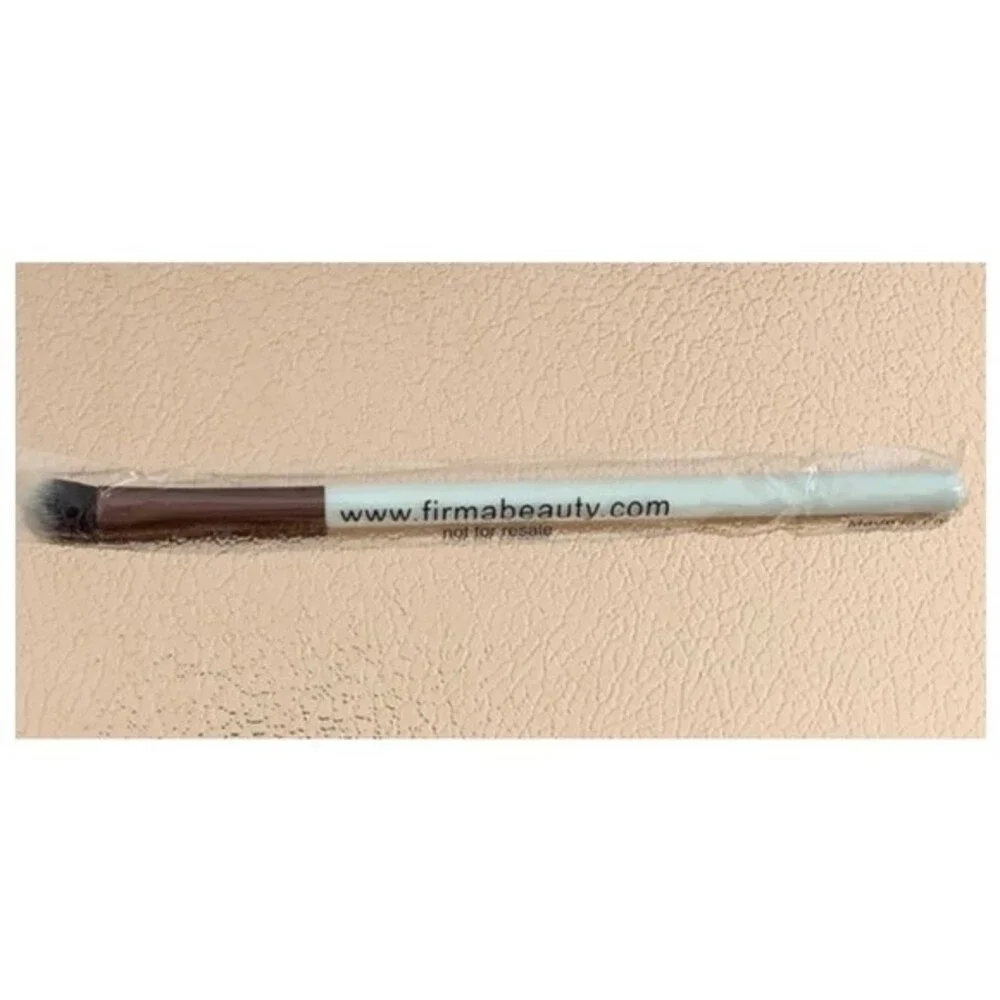 Firma Beauty Wide Eyeshadow Blender Brush #204